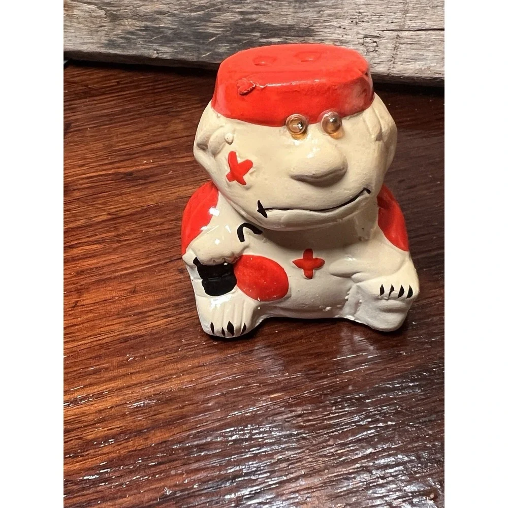 Vintage Salt And Pepper Shakers Funny‎ Guys Ceramic Cartoonish MCM Hand Painted